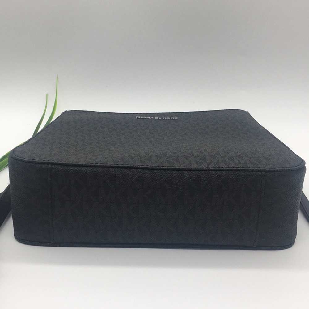 Michael Kors LG MESSENGER Crossbody Black - Picture 7 of 8